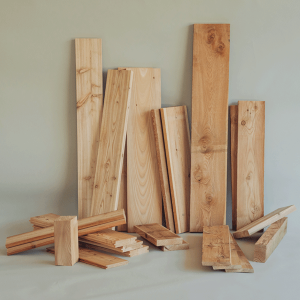 Vielfältige Holzprodukte - Unser Holzhandel mit heimischer Lärche bietet Ihnen eine große Auswahl.